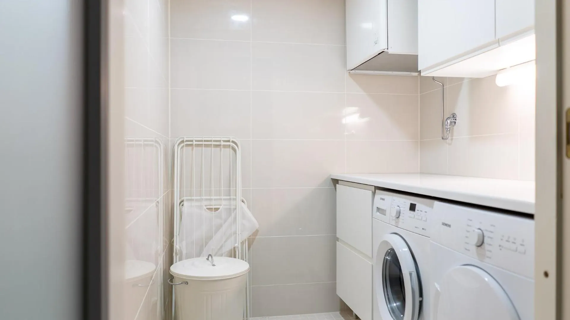 Daire Luxurious 3-Br Apt With Balcony Helsinki